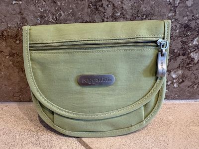 Small Green Baggallini Purse Needs Strap