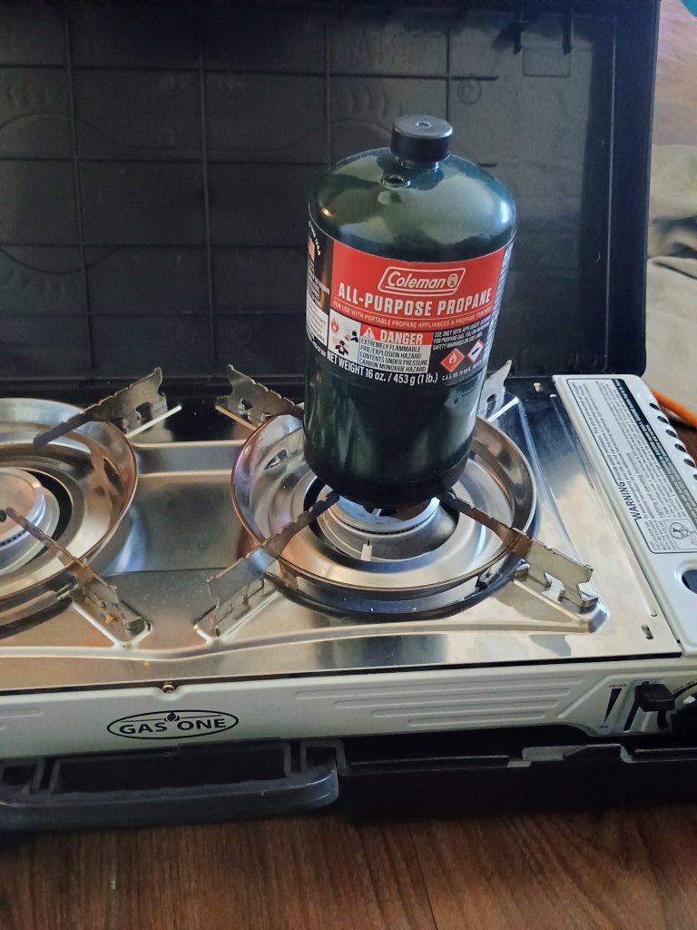 Gas stove for camping