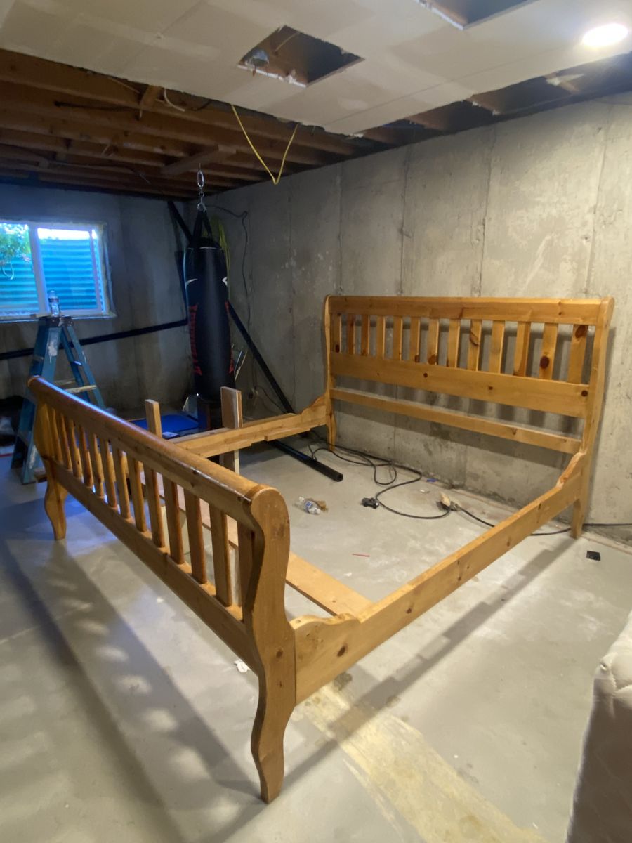 King size Wooden Sleigh Bed Frame with Slatted Headboard and Footboard