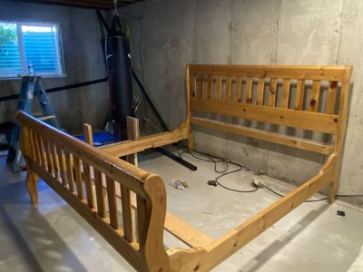 King size Wooden Sleigh Bed Frame with Slatted Headboard and Footboard