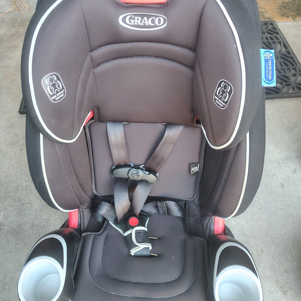 Graco car seat ,  for 22 to 100 pound child.   ds