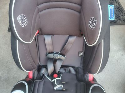 Graco car seat , for 22 to 100 pound child. ds
