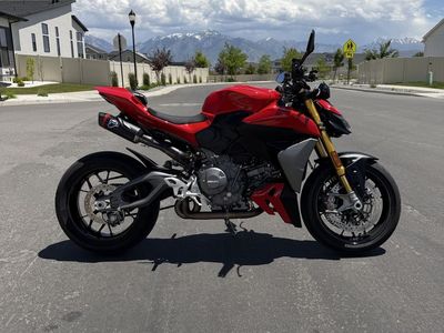 2025 Ducati Streetfighter V2S Motorcycle, Sport Bike with Race Exhaust