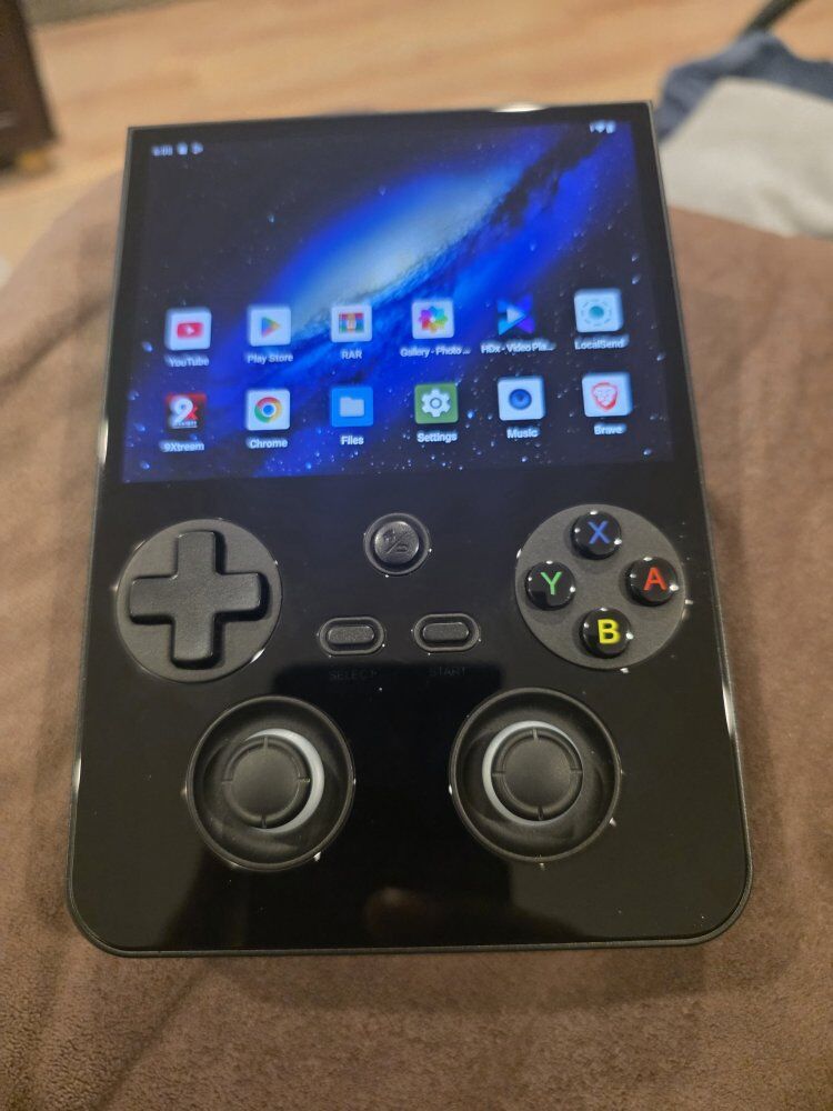 Anbernic RG477V Handheld game emulation console