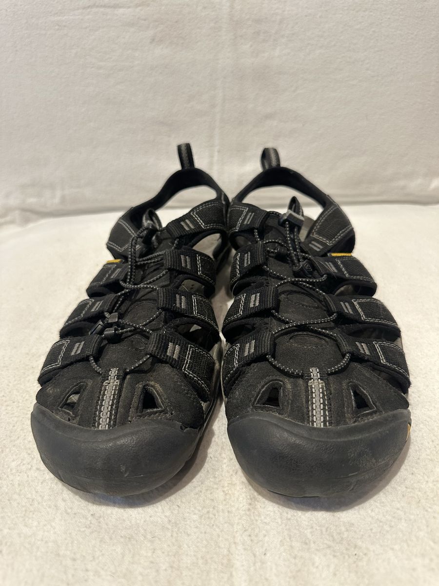 Keen men’s size 10.5 black, slim style waterproof, hiking sandals