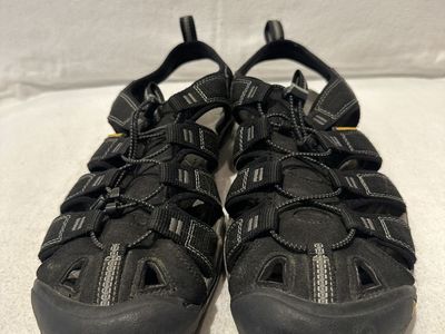 Keen men’s size 10.5 black, slim style waterproof, hiking sandals