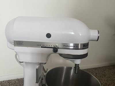 LIKE NEW Kitchen Aid PROFESSIONAL 5 qt Stand Mixer