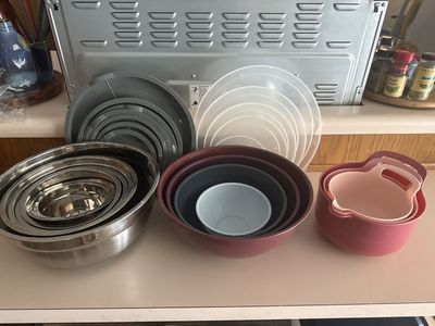 Kitchen Mixing Bowl Set - Stainless Steel & Plastic Nesting Bowls with Lids, Various Sizes