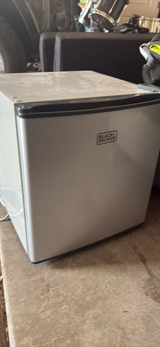 Black and Decker mini/compact fridge