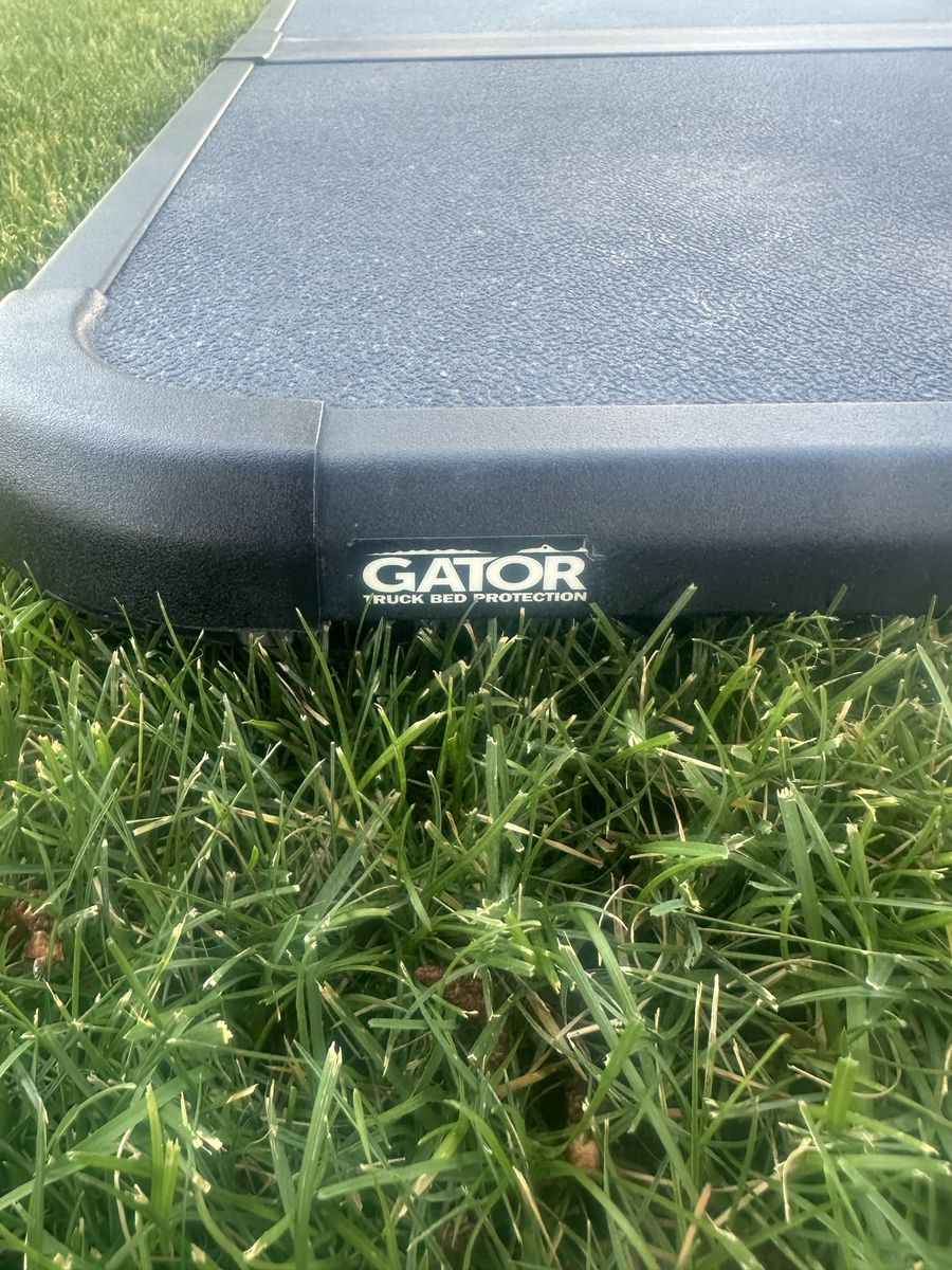 GATOR Truck Bed Protection Hard  Tri-Fold Tonneau Cover for Pickup Trucks