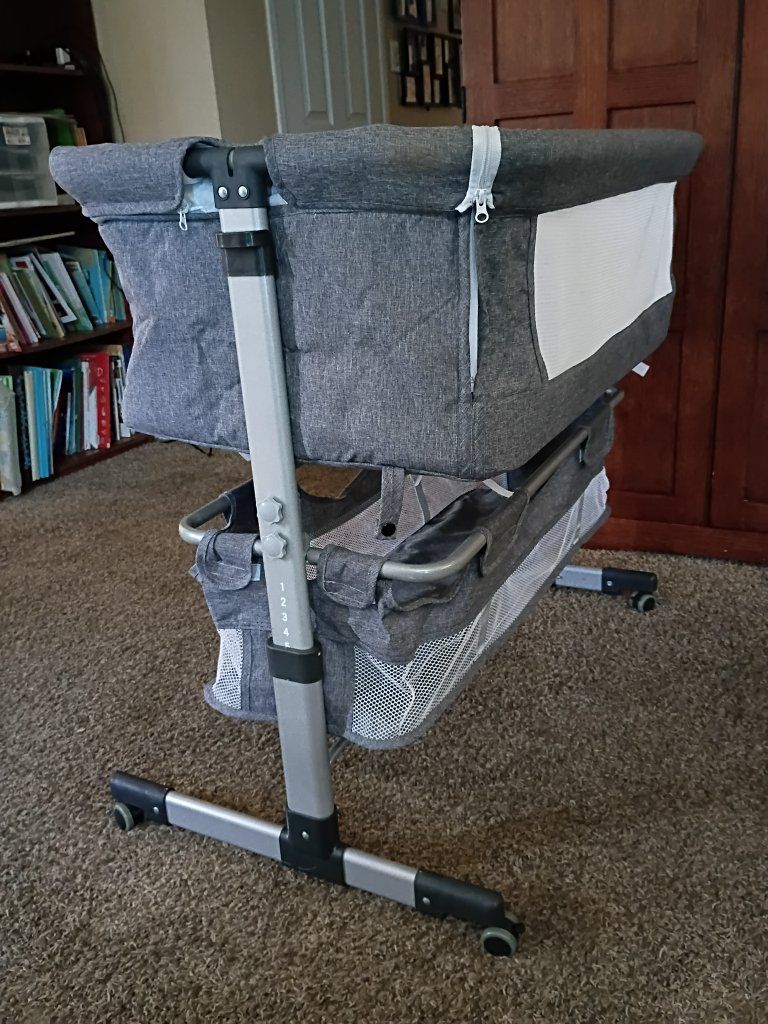 Gray Bedside Bassinet Co-Sleeper – Adjustable, Mesh Sides, Lockable Wheels & Storage