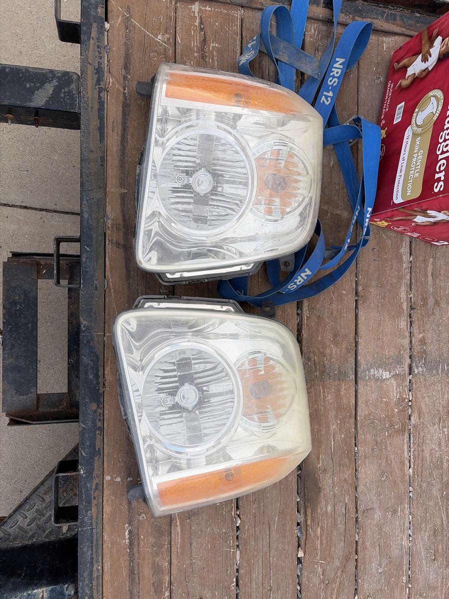 2007+ Yukon Used Headlight Assemblies - Pair