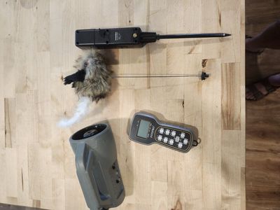 FOXPRO Wildfire with the FOXPRO BLACK JACK DECOY