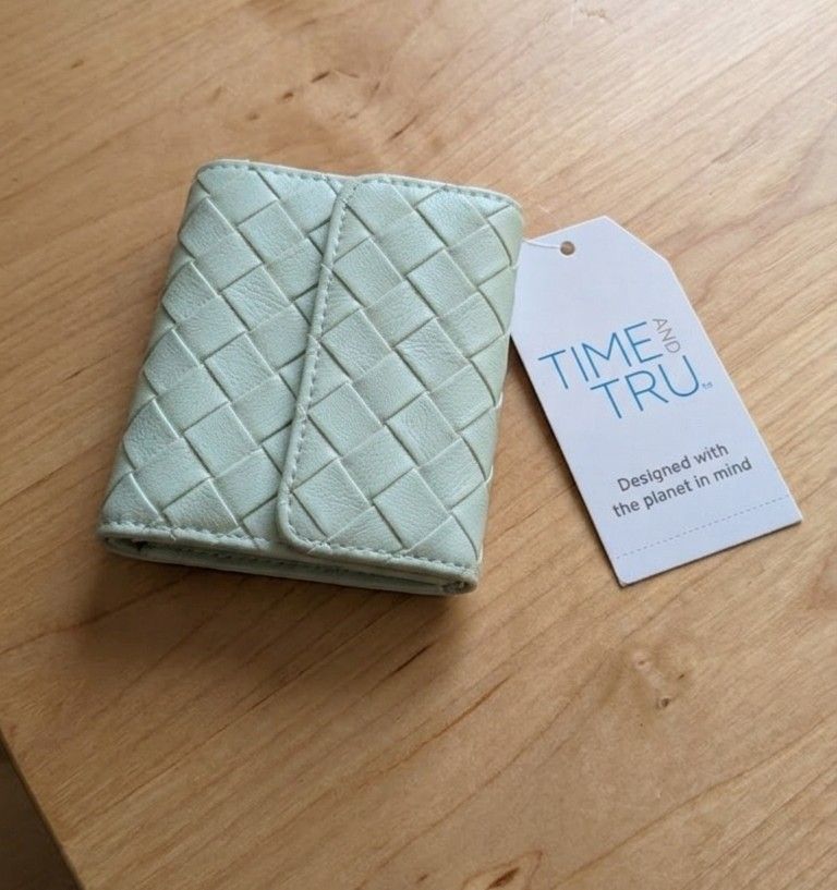 Time and Tru Women's wallet