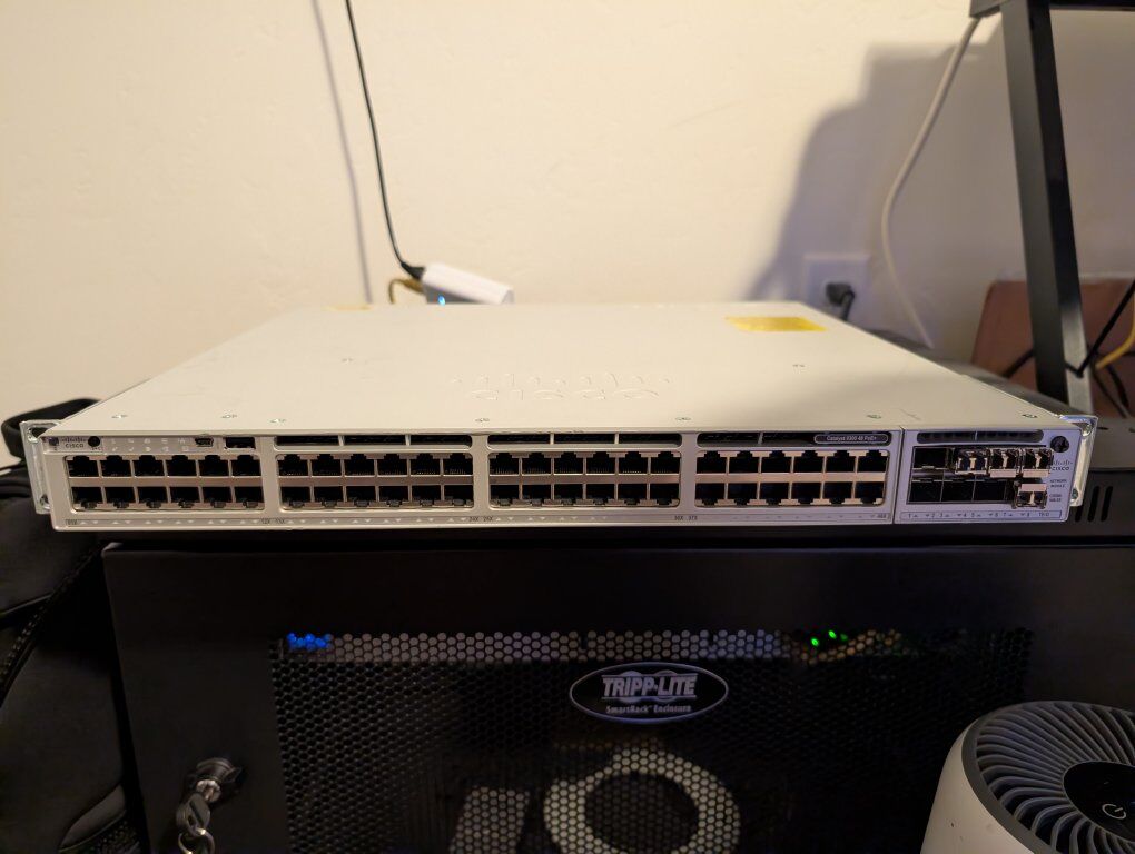 Cisco catalyst C9300 48 port POE Switch
