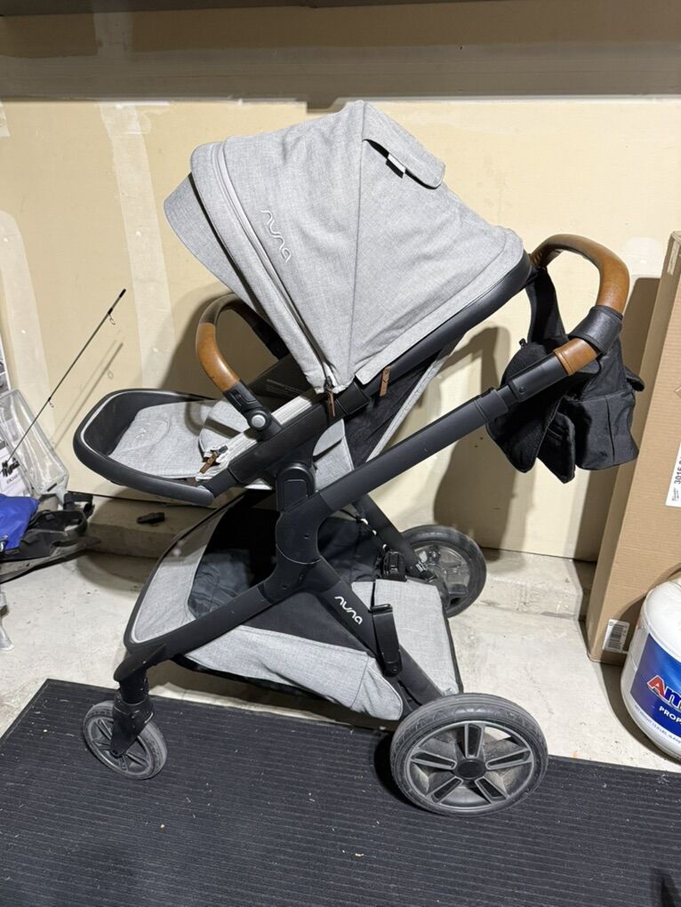 Nuna Demi Grow stroller