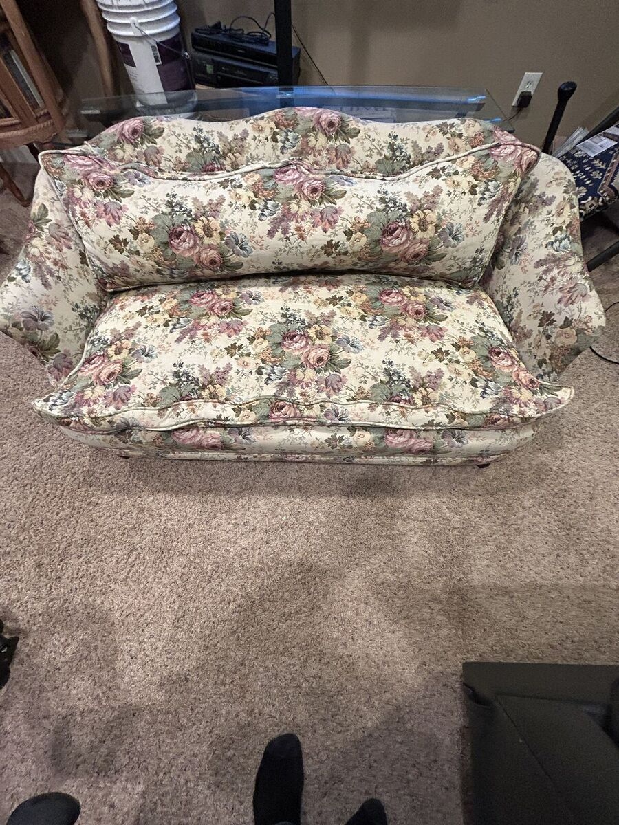 Loveseat & Matching Chair – Floral Pattern – Comfortable & Sturdy
