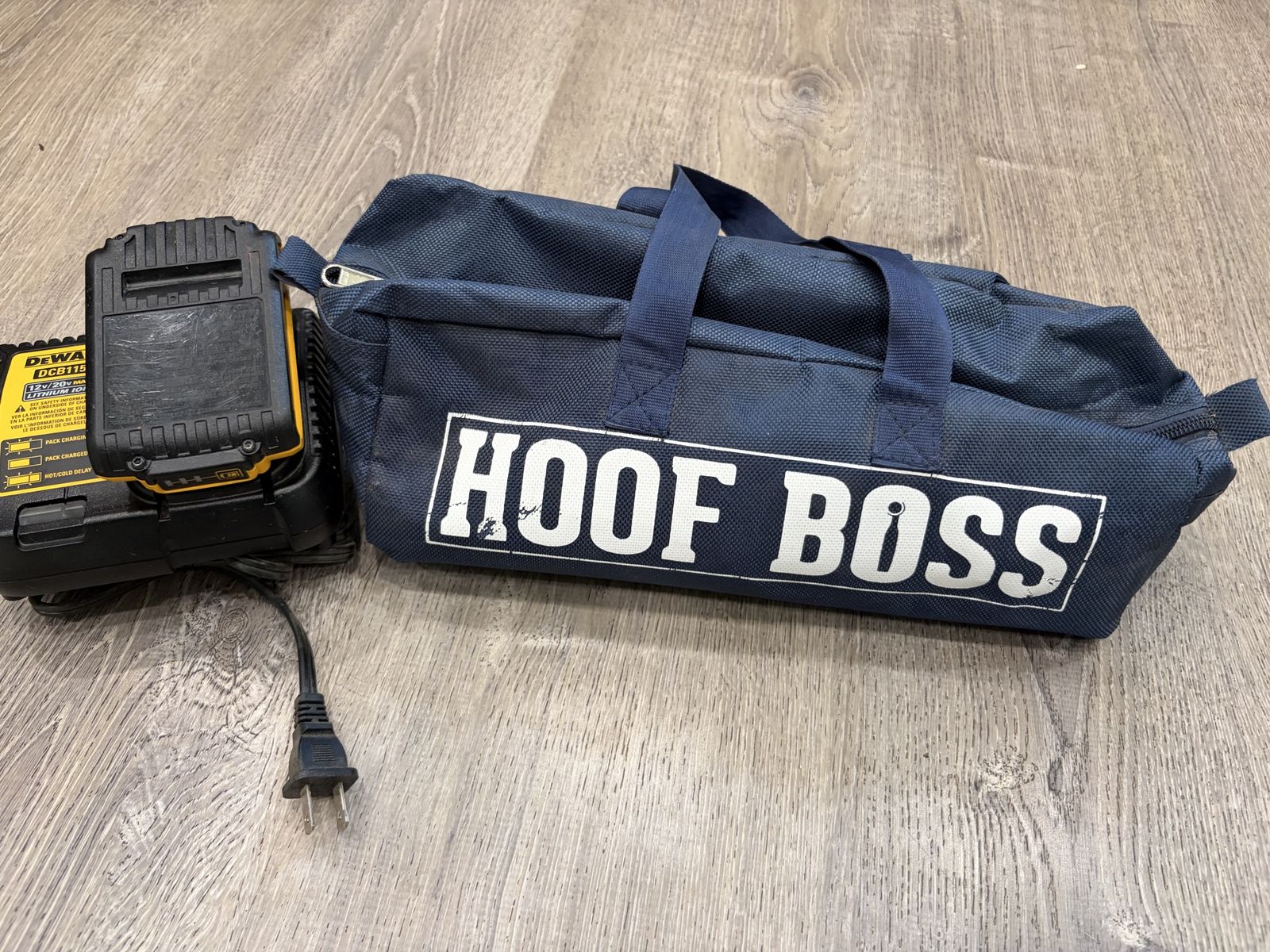 Hoof Boss Mobile Trimming Tool Set with DeWalt Battery, Charger & Carrying Bag