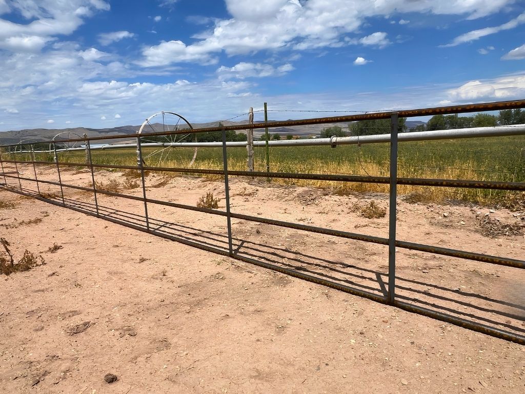 4-Rail Continuous Fence Panels 20ft (14-Gauge Steel) – Livestock, Cattle & Horse Fence