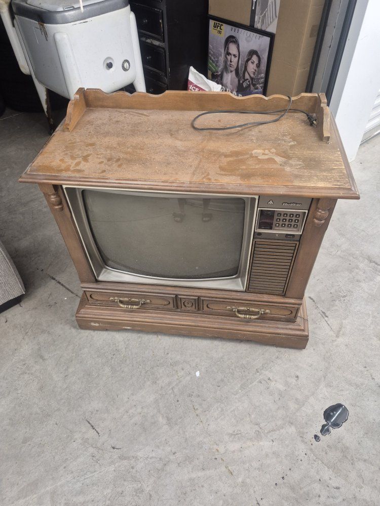 late 70s early 80s crt tv