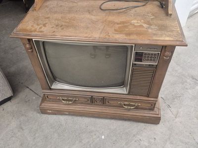 late 70s early 80s crt tv
