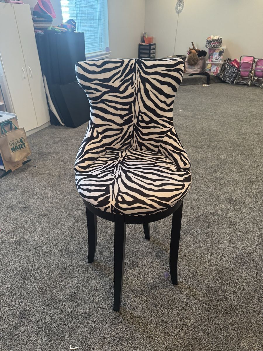 5 bar stool chairs $250 for the set