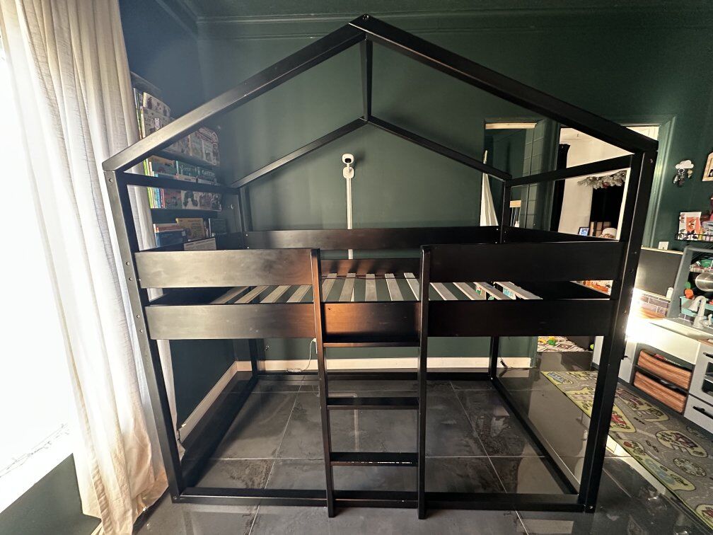 Ashley Flannibrook Twin over Twin House Loft Bed B