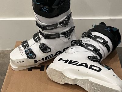 Head junior ski race boots, 26.5