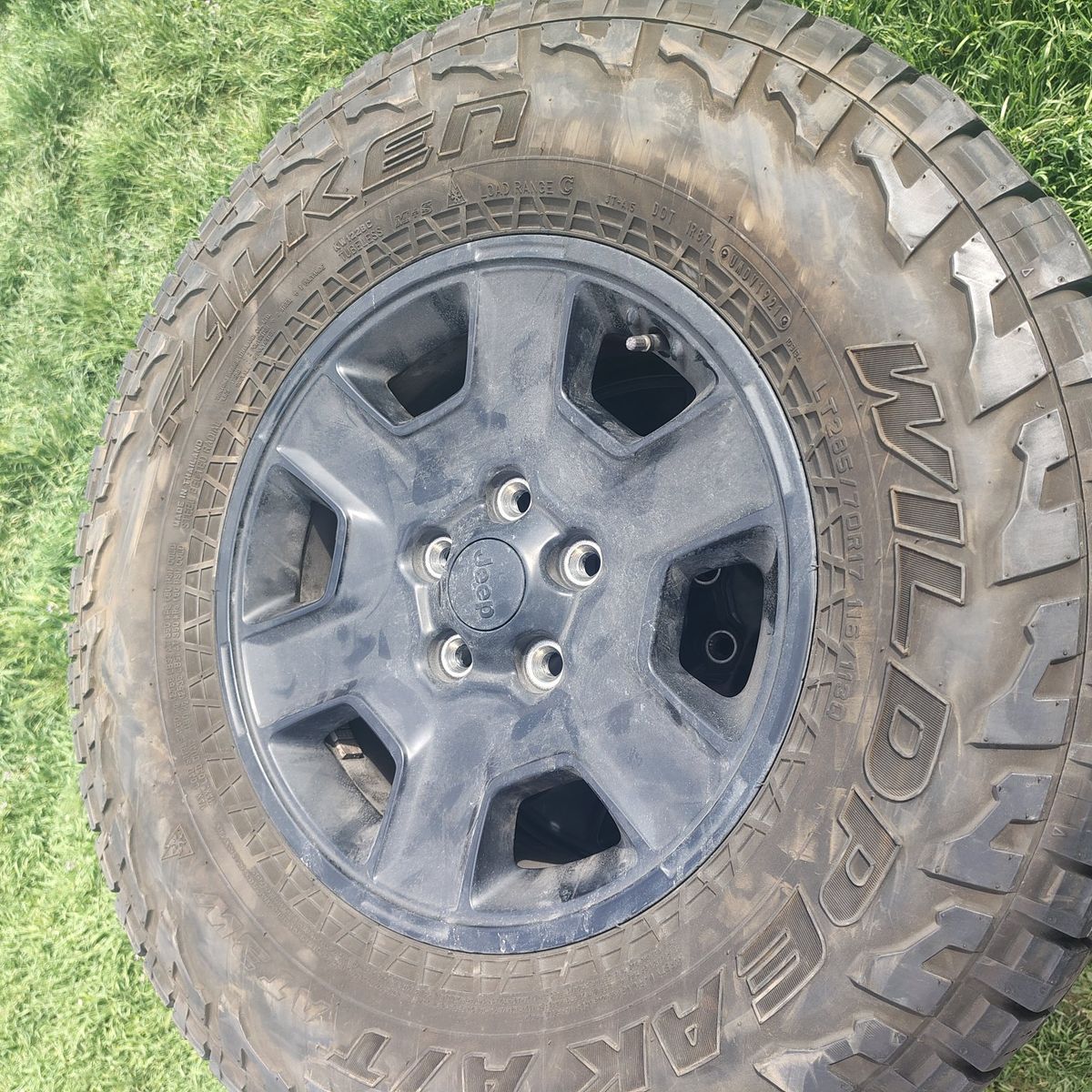 jeep wheels and tires 285/70r17 falken