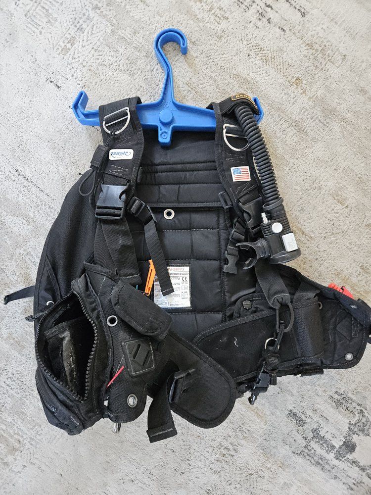 Aqualung Black Ranger Scuba Diving BCD Buoyancy Compensator Size MD with Airway