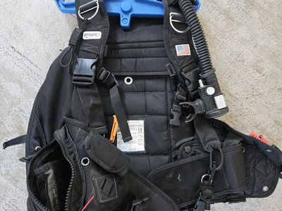 Aqualung Black Ranger Scuba Diving BCD Buoyancy Compensator Size MD with Airway
