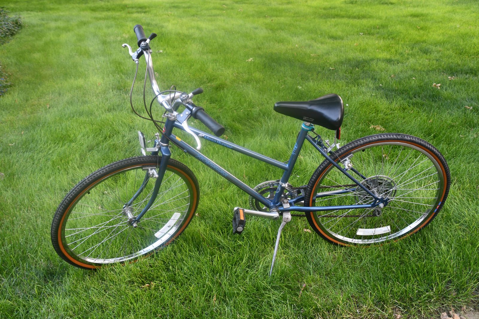 VINTAGE SCHWINN "MESA RUNNER" ADULT WOMEN'S BIKE ~ 26" WHEELS ~ THUMB SHIFTER ~ TRAIL RIDING or COMMUTING ~ DEPENDABLE