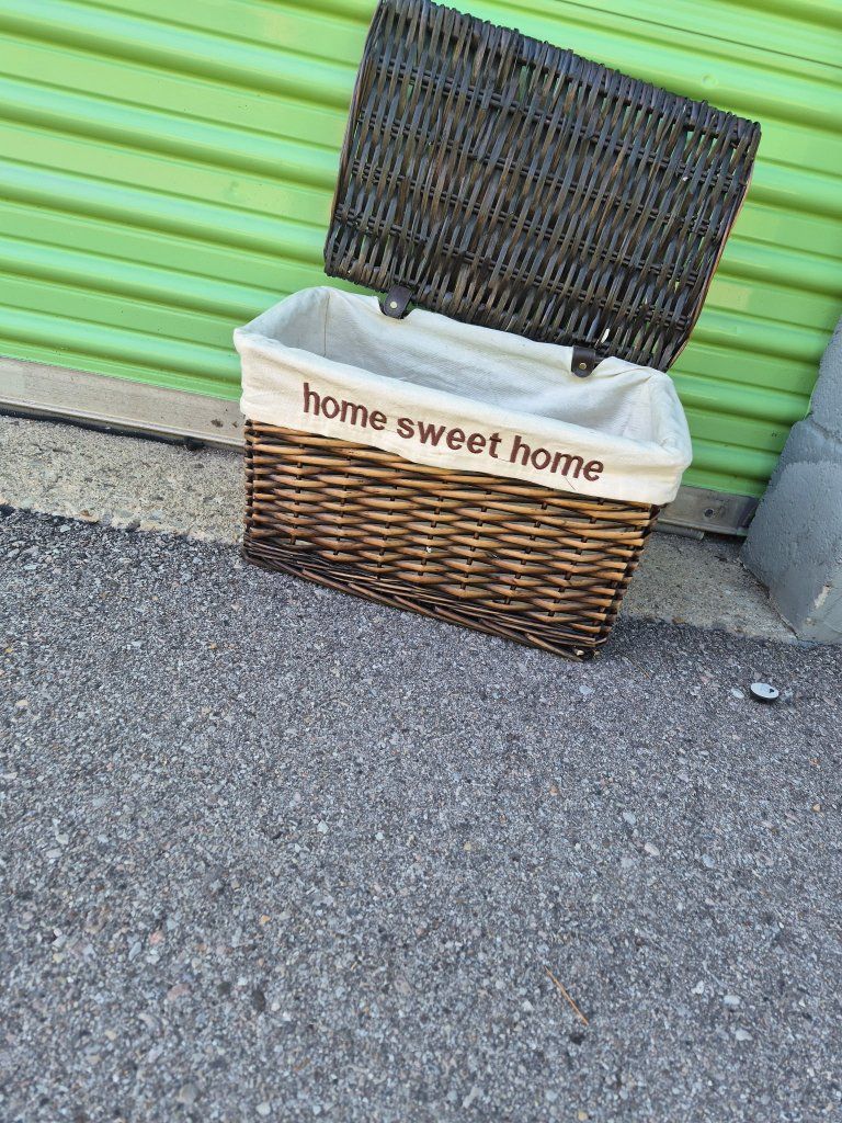 brown wicker basket features a hinged lid and a fabric liner