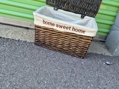 brown wicker basket features a hinged lid and a fabric liner