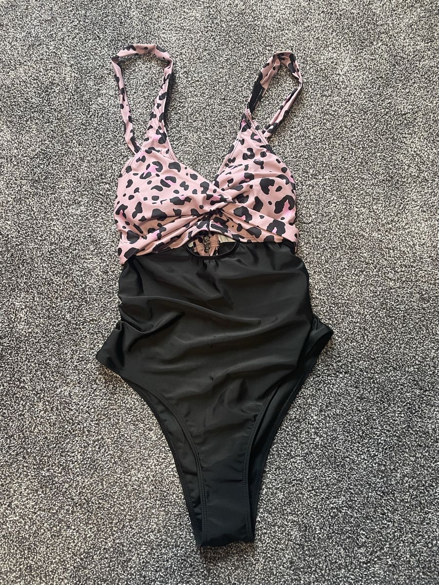 Size Medium women’s 1 piece swim suit.