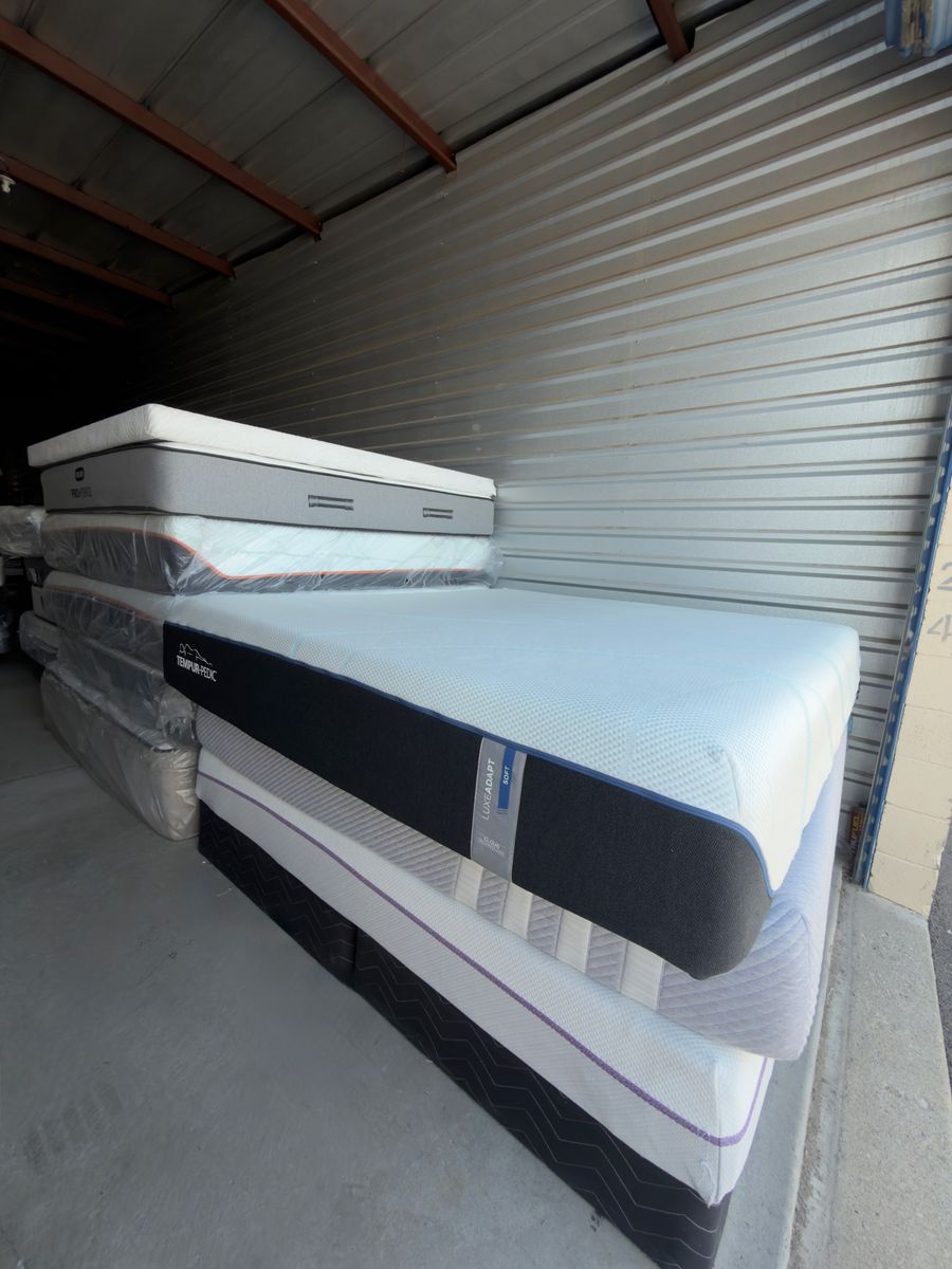 KING TEMPURPEDIC LUXEADAPT (soft) LIKE NEW MATTRESS 