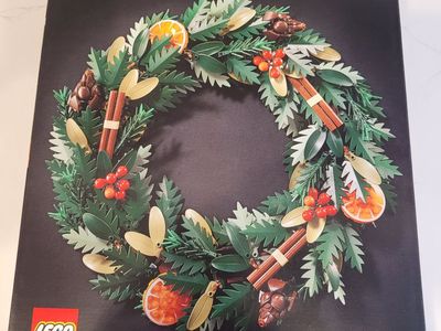 New Sealed retired Lego Wreath