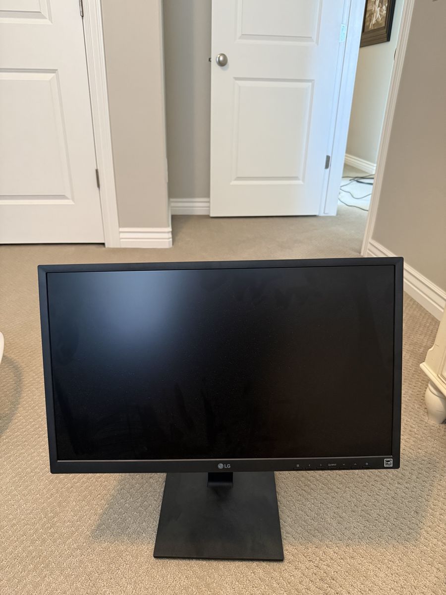 LG Monitor 21 x 24