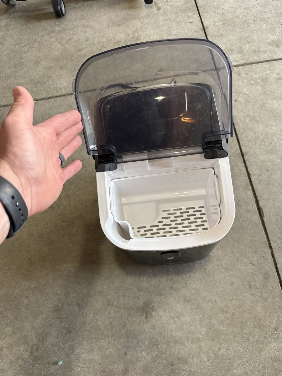 Ice maker
