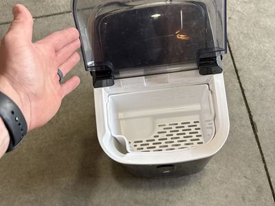 Ice maker
