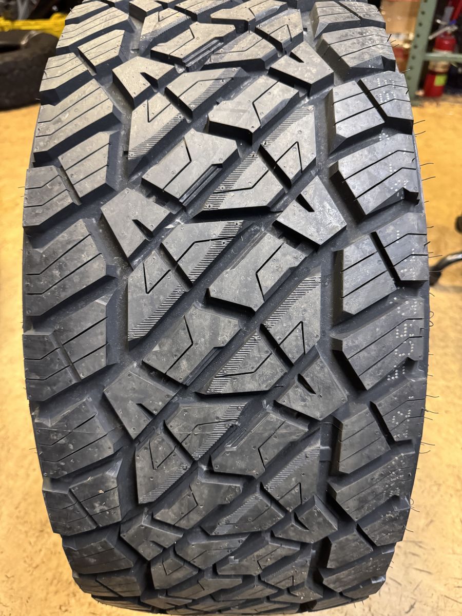 4 PREDATOR NEW MUTANT X-AT BSW LT 33 12.5 20 114Q 10PLY ALL TERRAIN PRXAT25