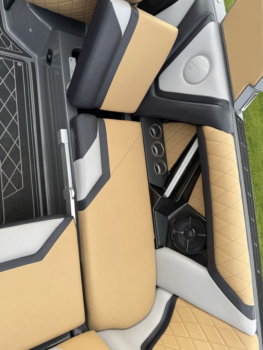 Main image 6