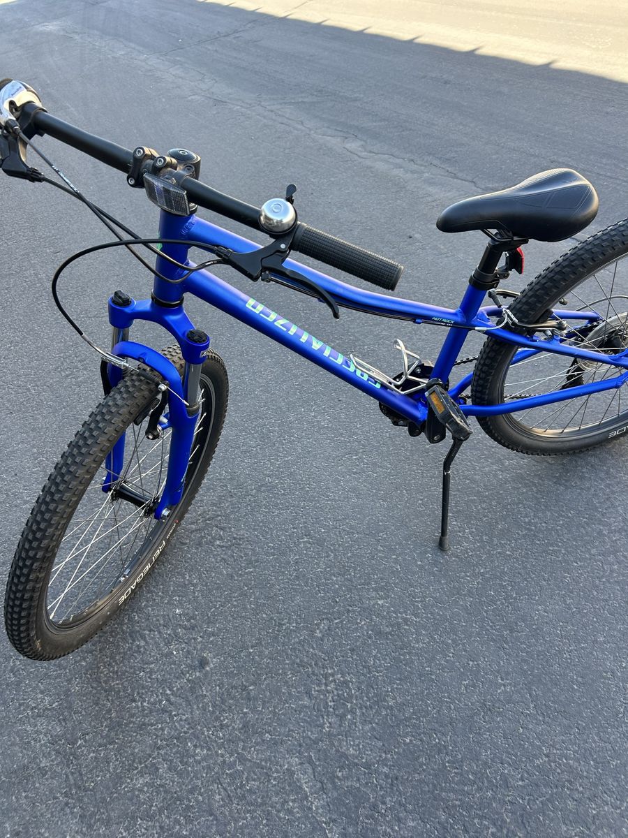 Specialized Hotrock 24” Kids Mountain Bike - Blue Hardtail