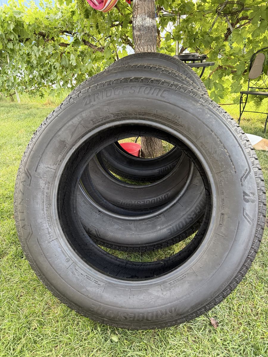 Brand new set of tires 275/60/20