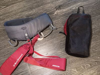 Black Diamond Momentum Women's Climbing Harness - Size Small (27-30in Waist) with Bag