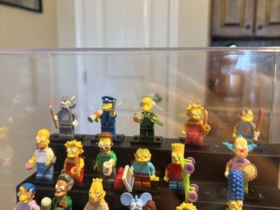 LEGO 71005 The Simpsons Series 1 Minifigures Complete Set of 16 Displayed