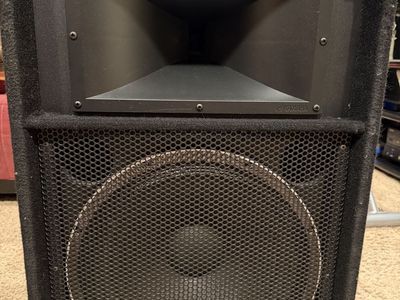 Yamaha S115V Club Series V Passive 15" 2-Way 500W PA Speaker - 8 Ohms