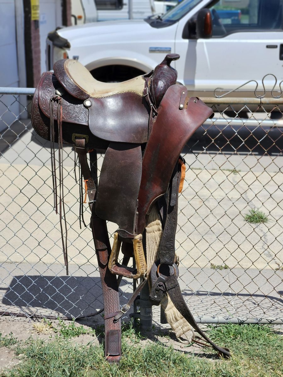 SADDLE READY FOR HUNTING