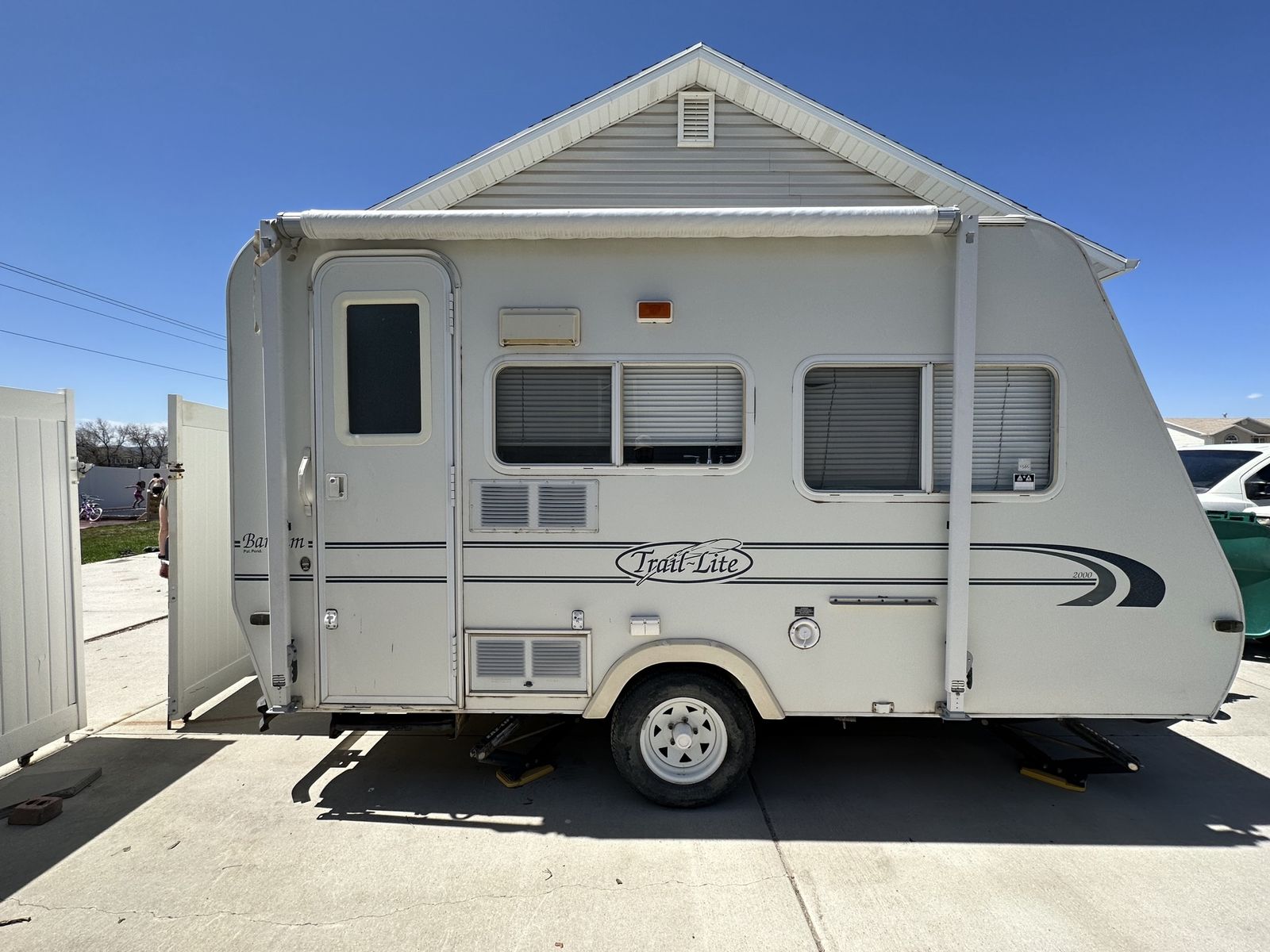 Nice 2000 Bantam RVision Trail Lite Trailer FOR SALE
