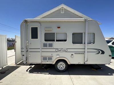 Nice 2000 Bantam RVision Trail Lite Trailer FOR SALE